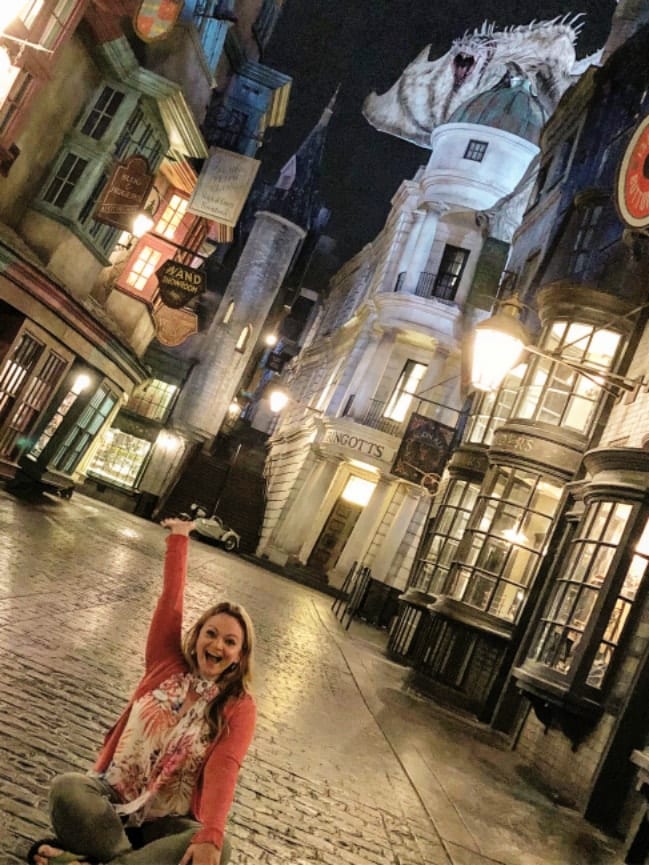 Reflections from the Road - Diagon Alley, Wizarding World of Harry Potter-min